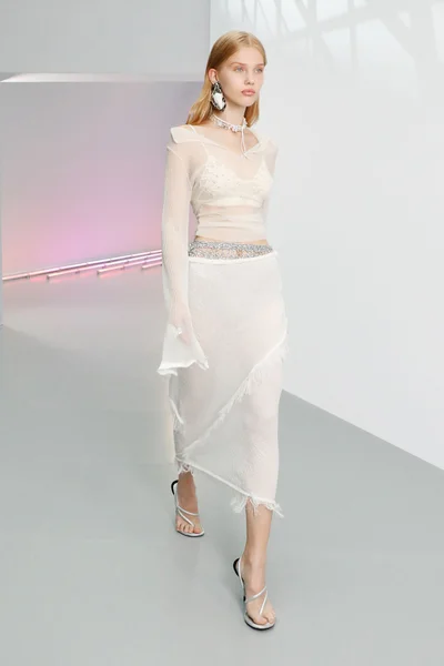 Look 18